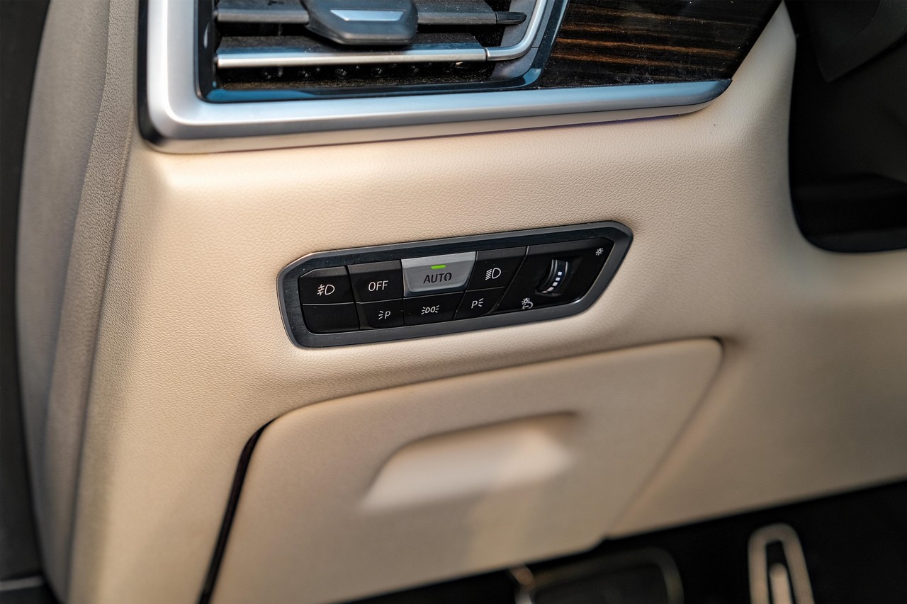 BMW X7 Vehicle Main Gallery Image 33