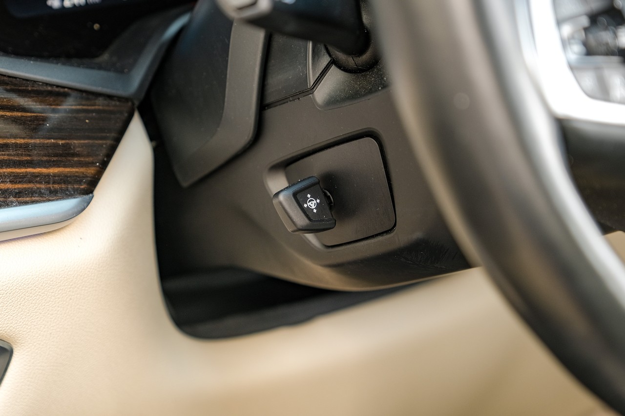 BMW X7 Vehicle Main Gallery Image 34