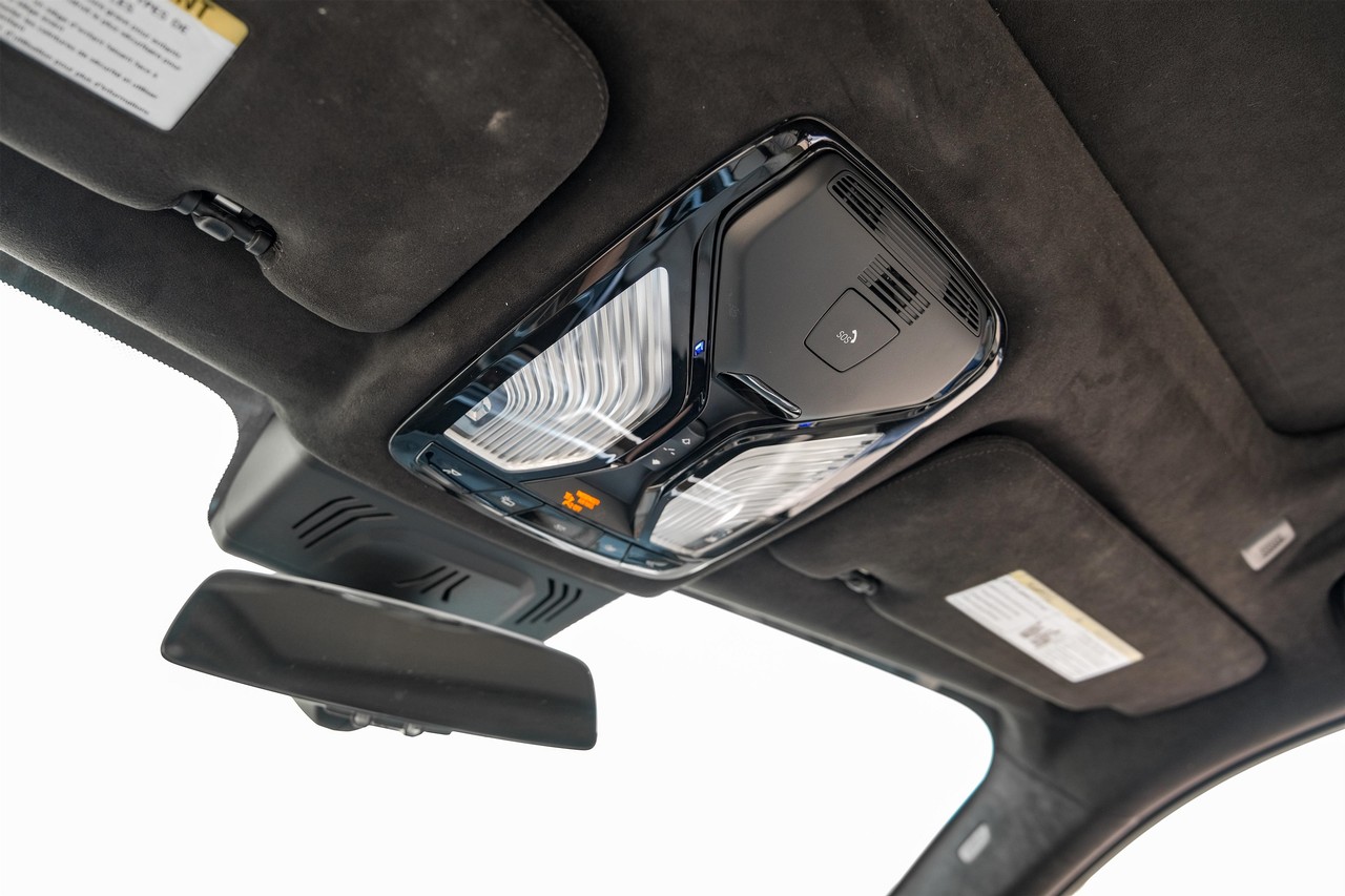 BMW X7 Vehicle Main Gallery Image 35