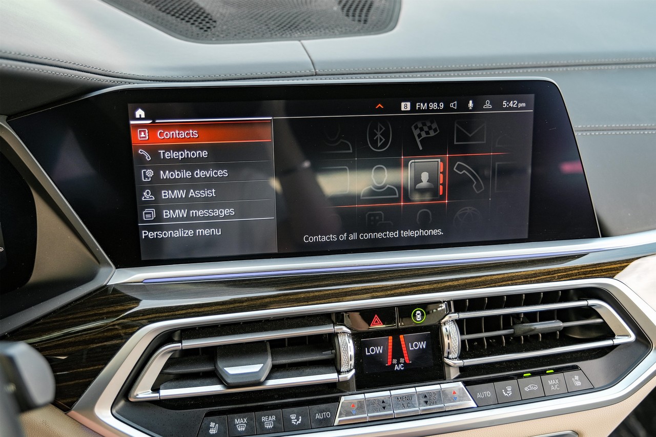BMW X7 Vehicle Main Gallery Image 38