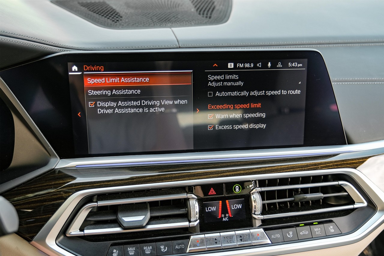 BMW X7 Vehicle Main Gallery Image 41