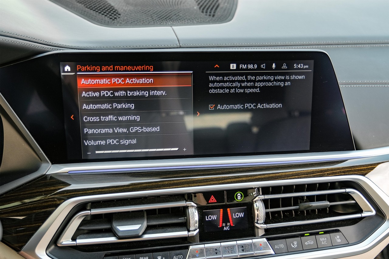 BMW X7 Vehicle Main Gallery Image 42