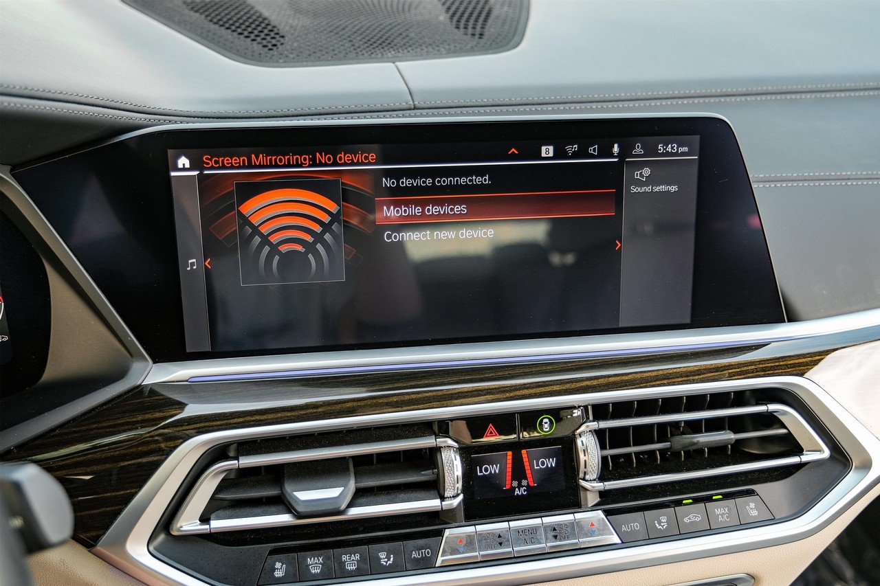 BMW X7 Vehicle Main Gallery Image 43