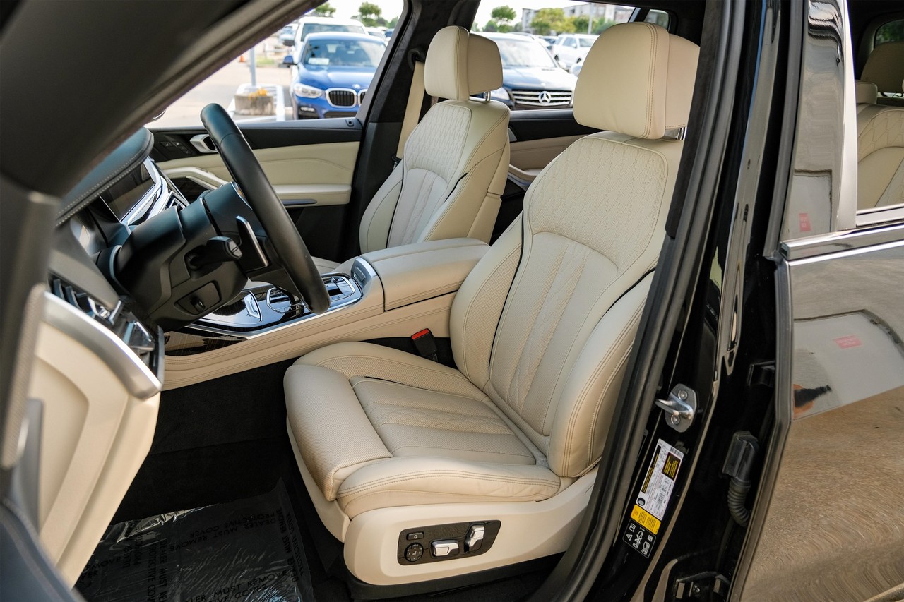 BMW X7 Vehicle Main Gallery Image 44