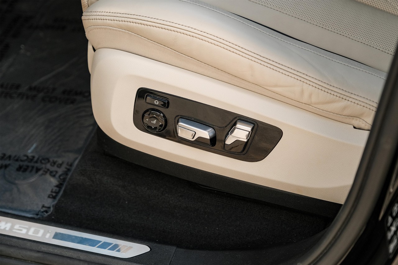 BMW X7 Vehicle Main Gallery Image 46