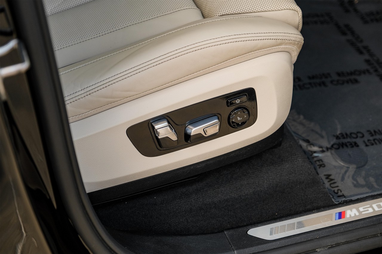 BMW X7 Vehicle Main Gallery Image 50