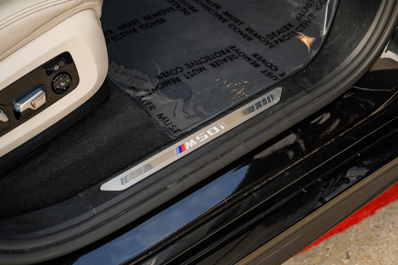 BMW X7 Vehicle Main Gallery Image 51