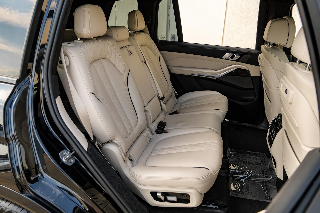 BMW X7 Vehicle Main Gallery Image 52