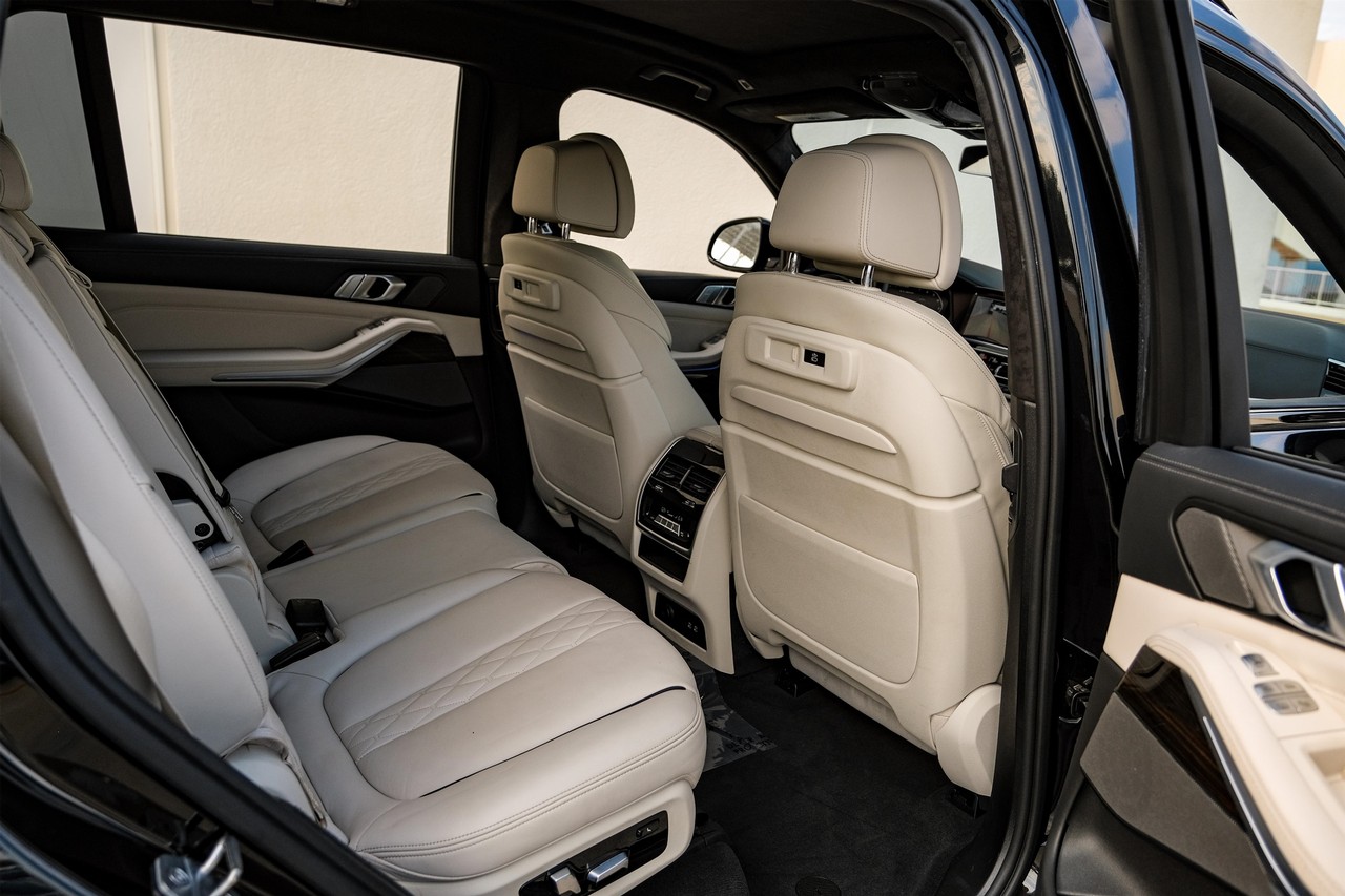BMW X7 Vehicle Main Gallery Image 53