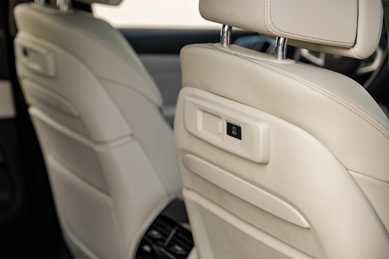BMW X7 Vehicle Main Gallery Image 56