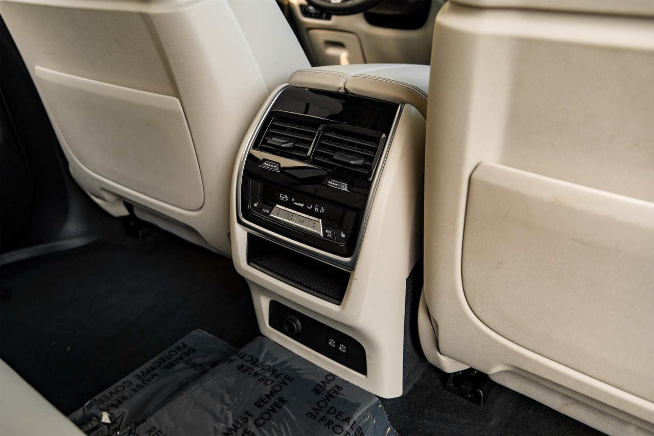 BMW X7 Vehicle Main Gallery Image 57