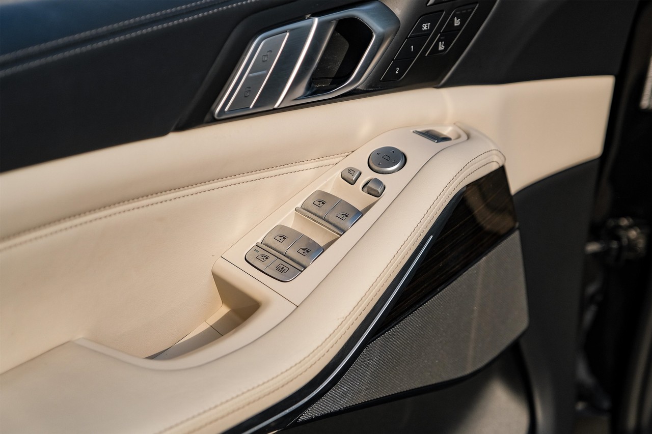 BMW X7 Vehicle Main Gallery Image 70