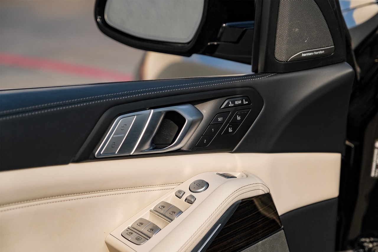 BMW X7 Vehicle Main Gallery Image 71