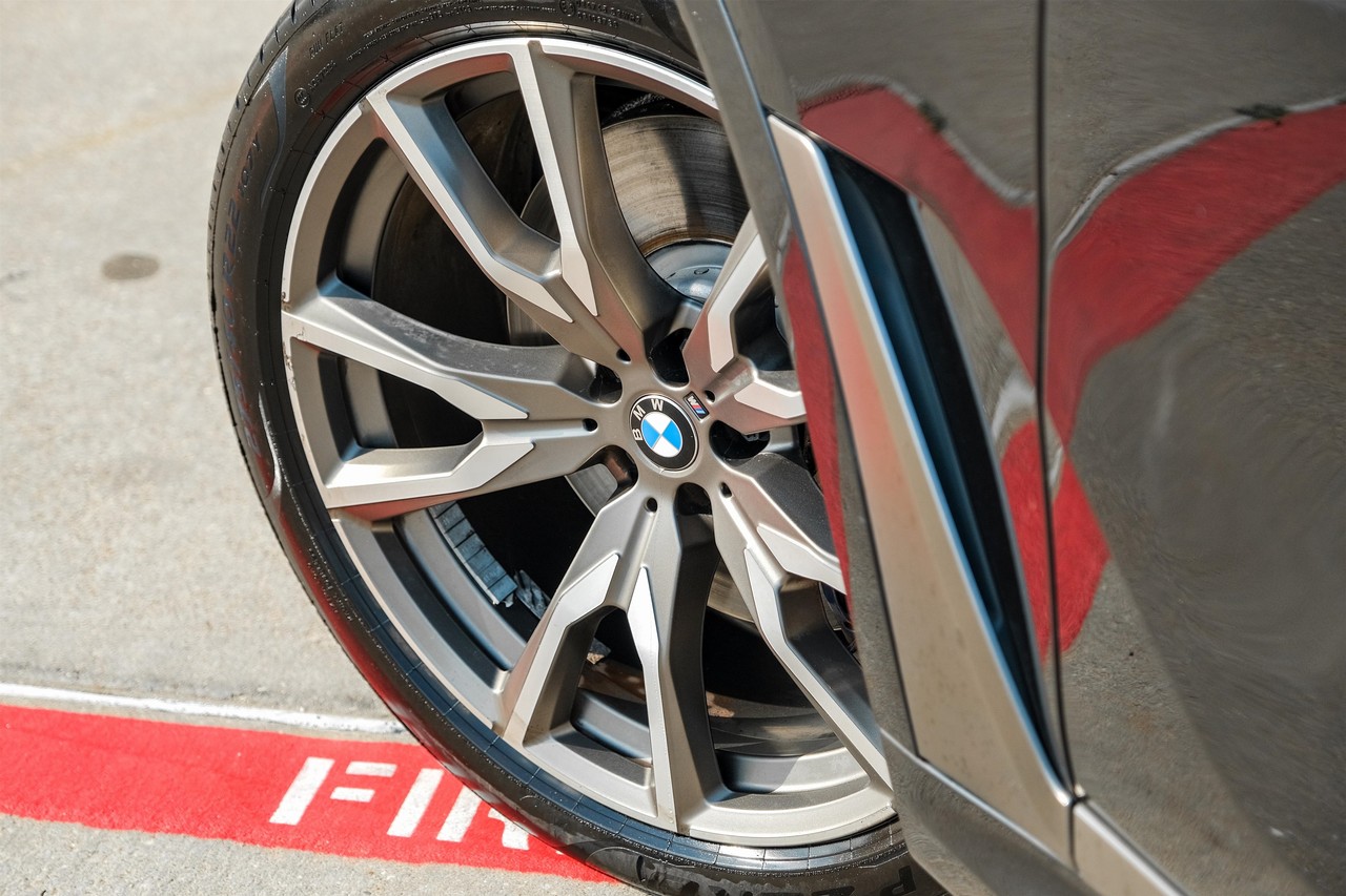 BMW X7 Vehicle Main Gallery Image 91