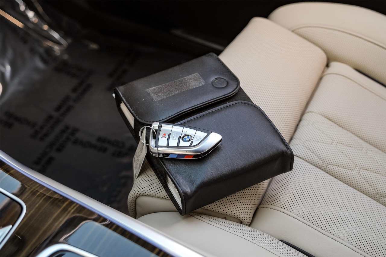 BMW X7 Vehicle Main Gallery Image 92