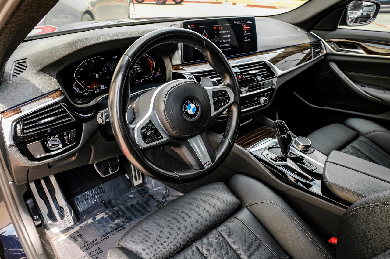 BMW 540i Vehicle Main Gallery Image 03