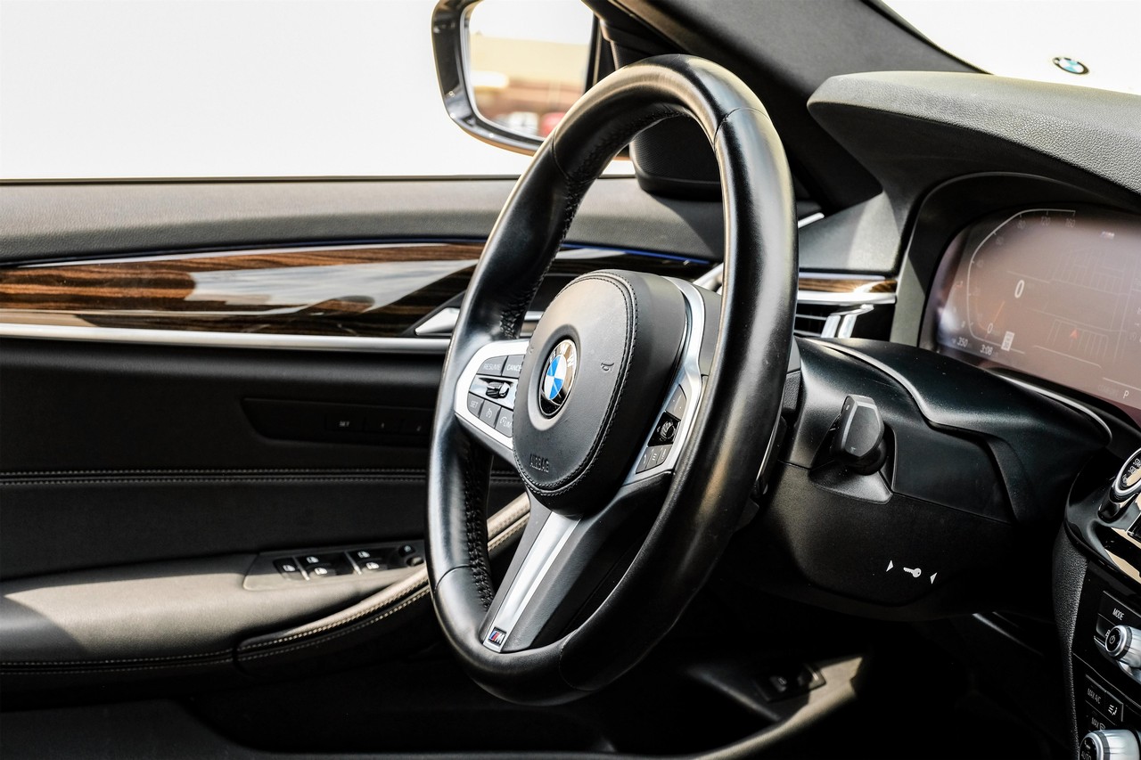 BMW 540i Vehicle Main Gallery Image 14