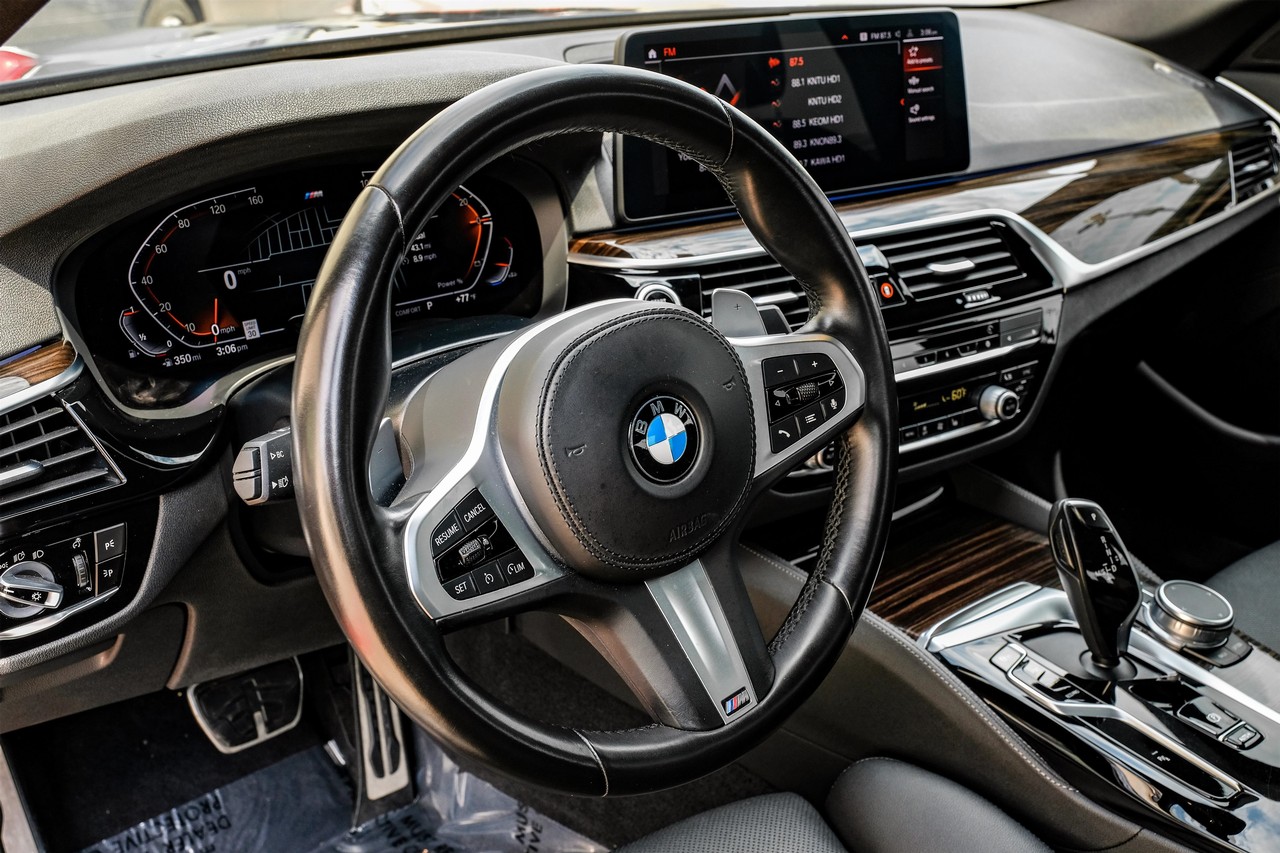 BMW 540i Vehicle Main Gallery Image 16