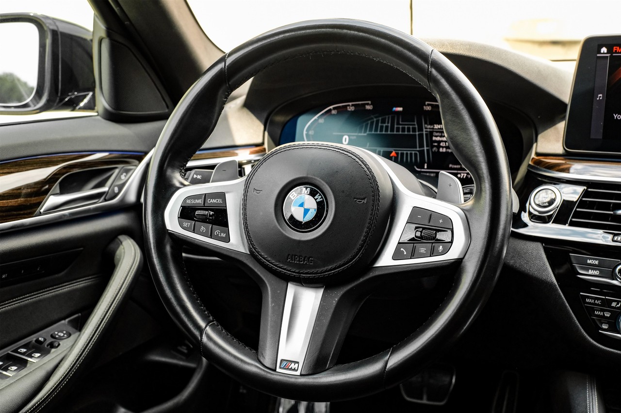 BMW 540i Vehicle Main Gallery Image 17