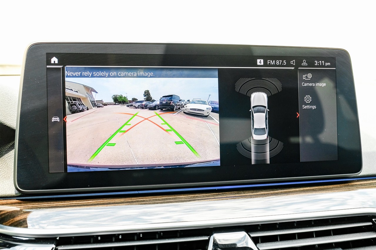BMW 540i Vehicle Main Gallery Image 23