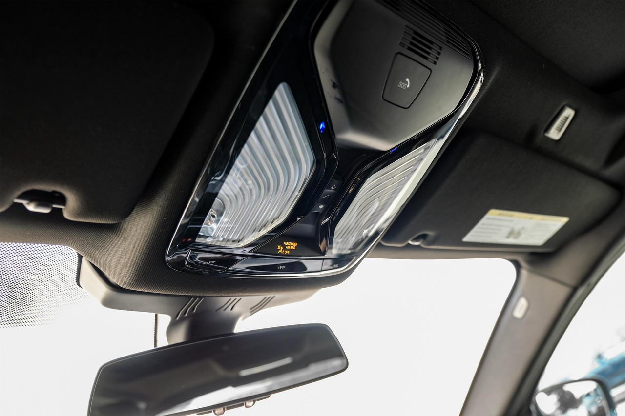 BMW 540i Vehicle Main Gallery Image 27