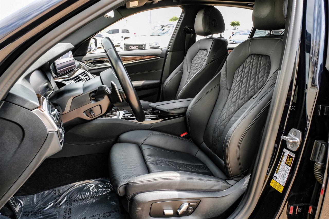 BMW 540i Vehicle Main Gallery Image 31