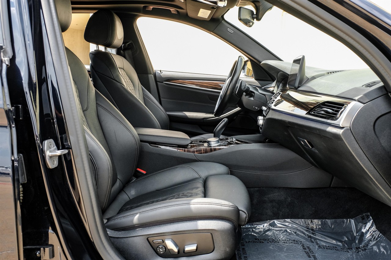 BMW 540i Vehicle Main Gallery Image 33