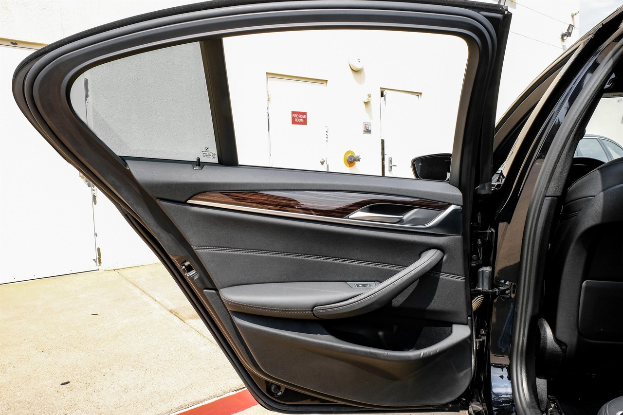 BMW 540i Vehicle Main Gallery Image 43