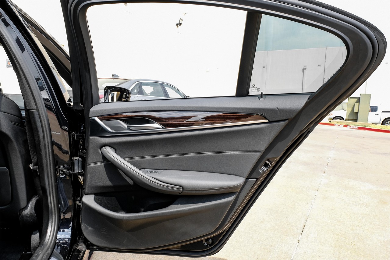 BMW 540i Vehicle Main Gallery Image 44