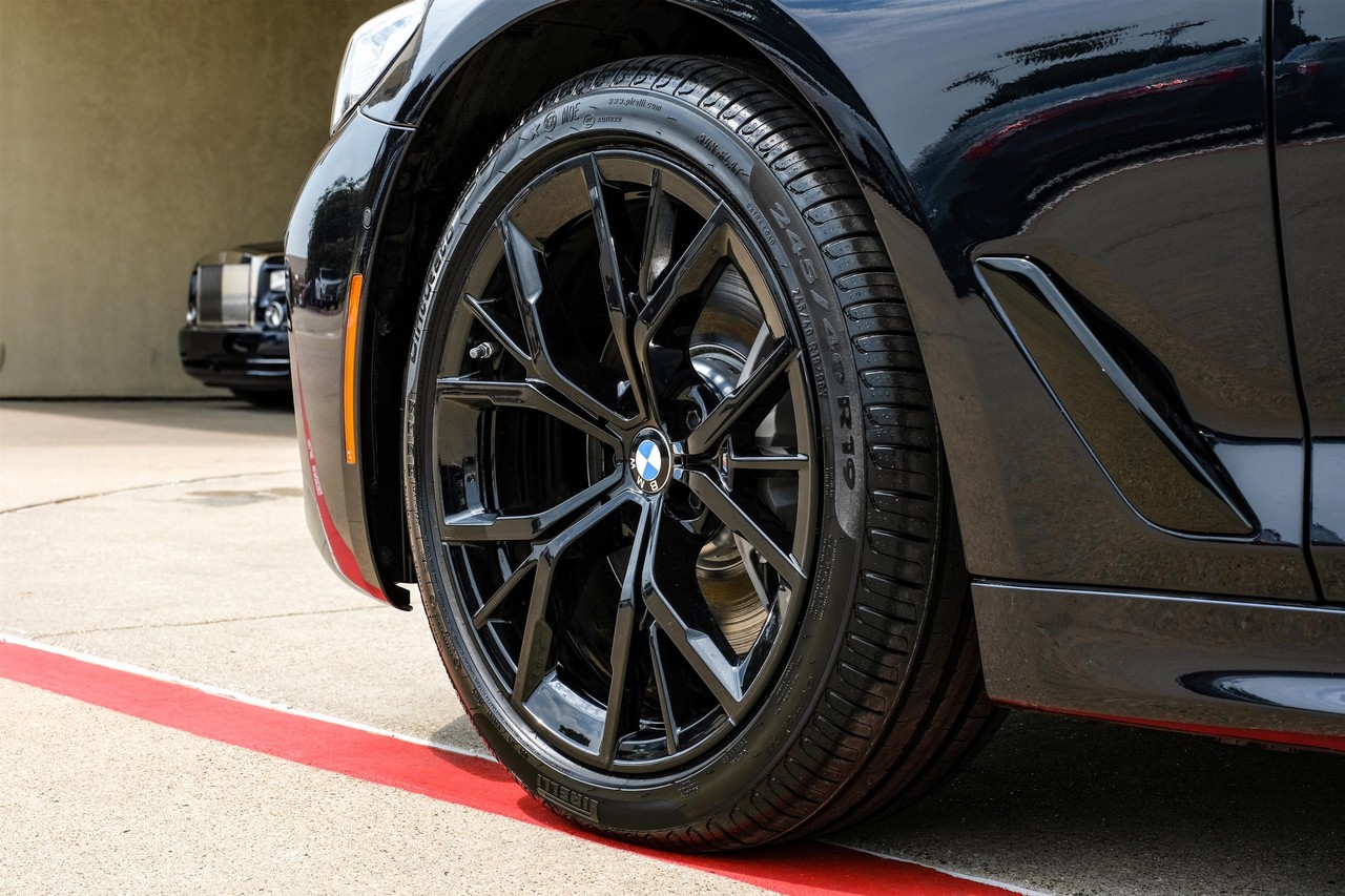 BMW 540i Vehicle Main Gallery Image 51