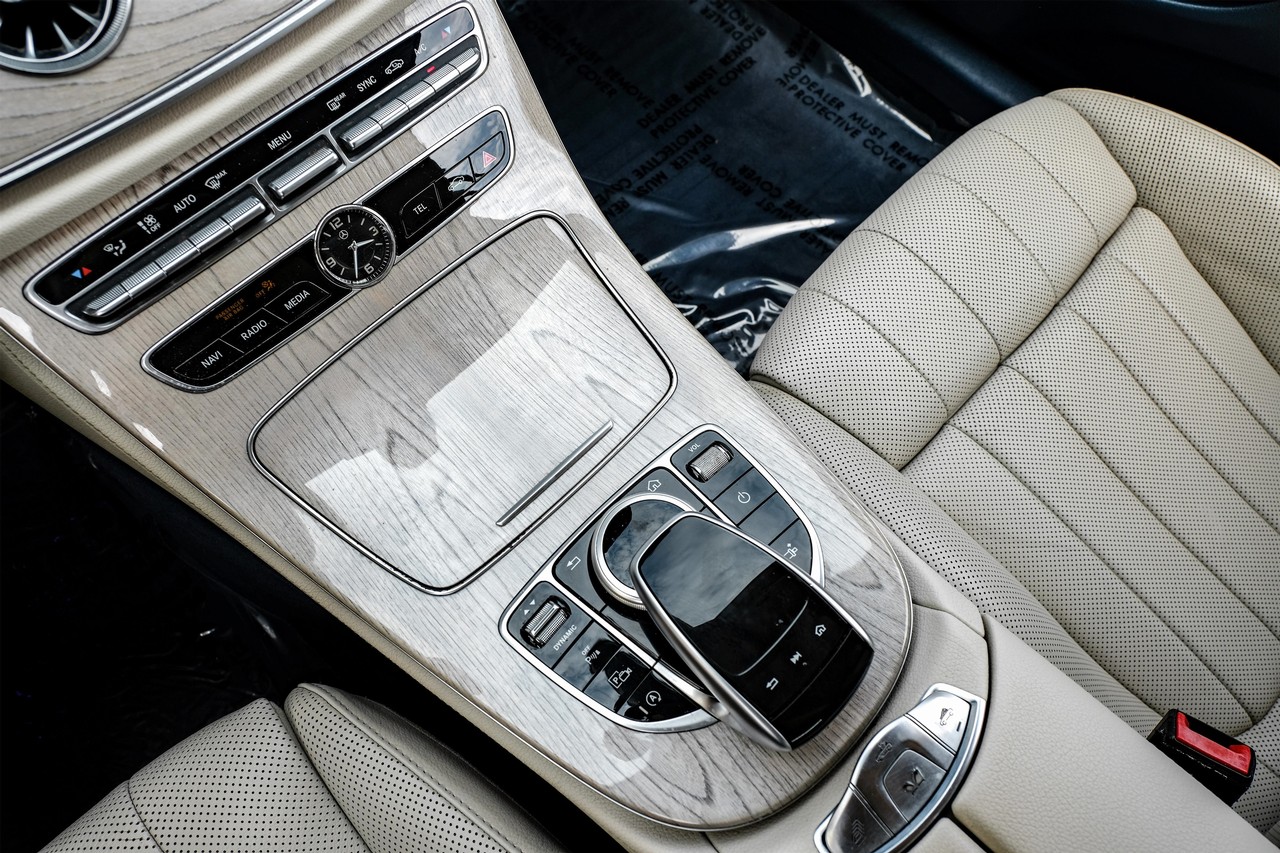 Mercedes-Benz E 450 Vehicle Main Gallery Image 21