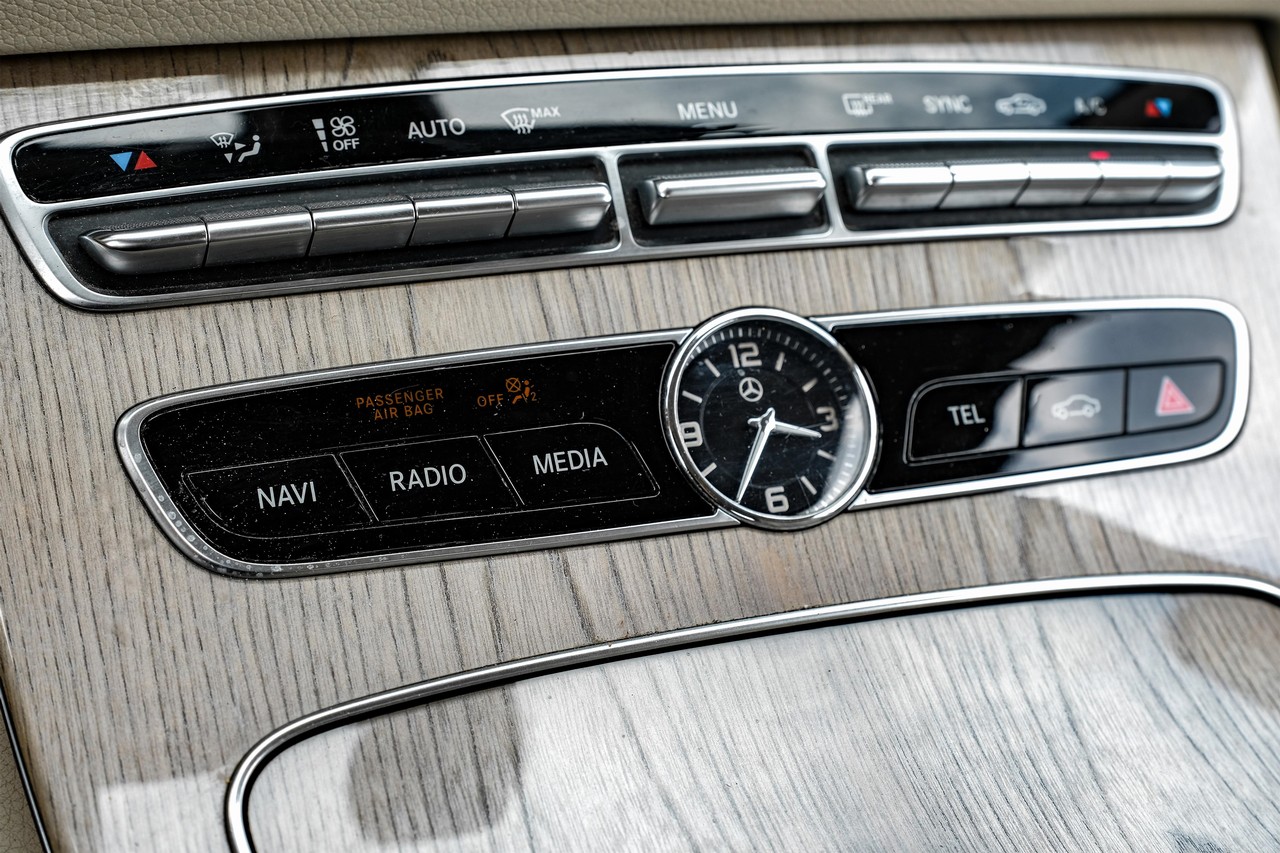 Mercedes-Benz E 450 Vehicle Main Gallery Image 22