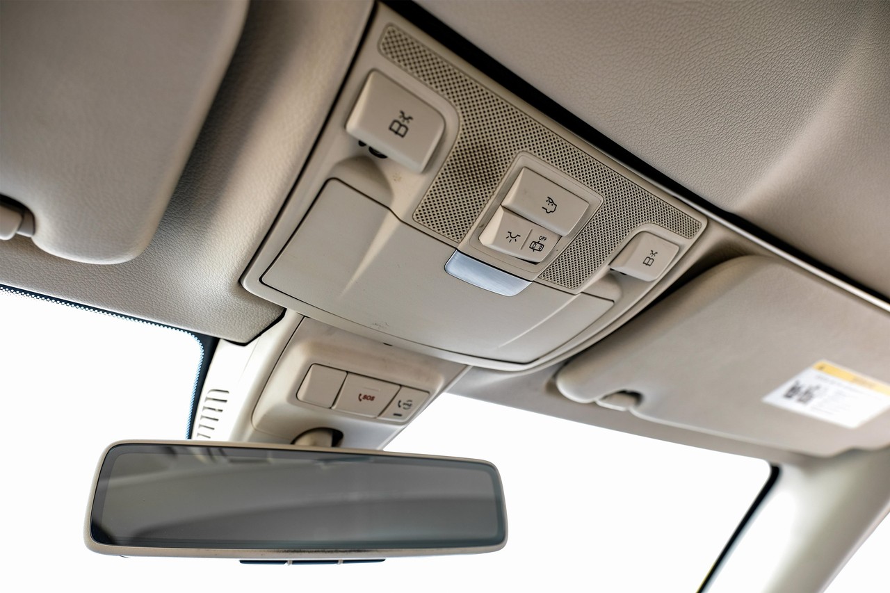 Mercedes-Benz E 450 Vehicle Main Gallery Image 23