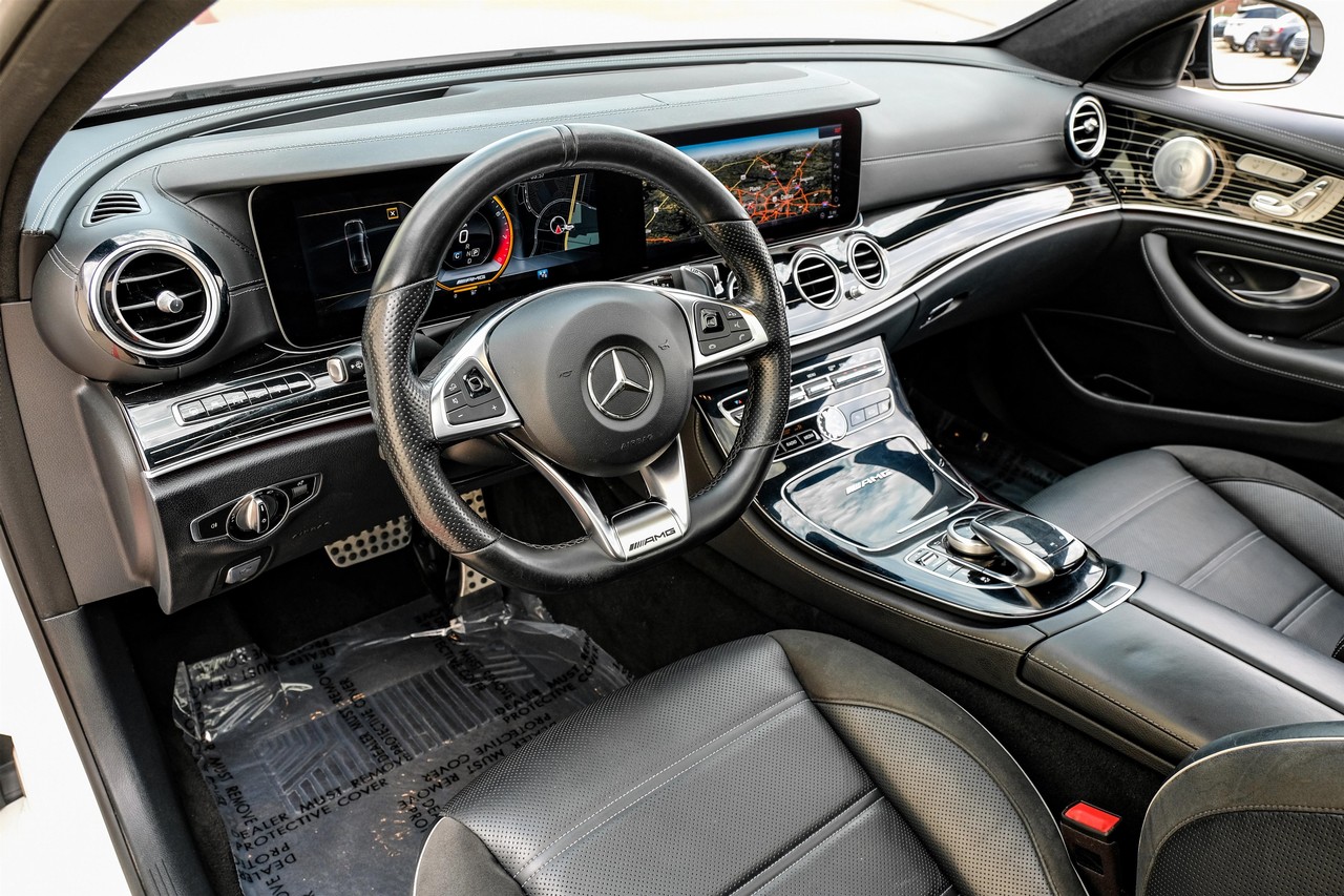 Mercedes-Benz E 63 AMG Vehicle Main Gallery Image 03