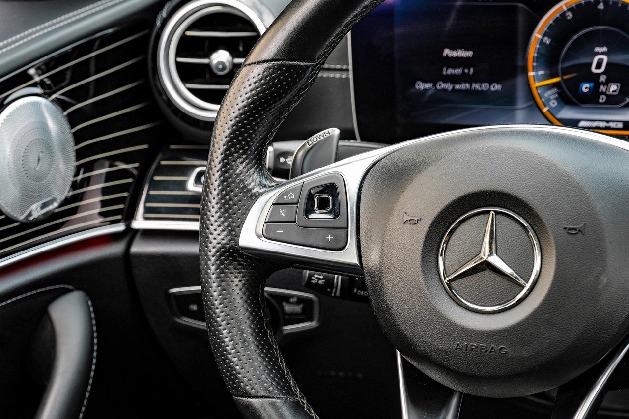 Mercedes-Benz E 63 AMG Vehicle Main Gallery Image 17