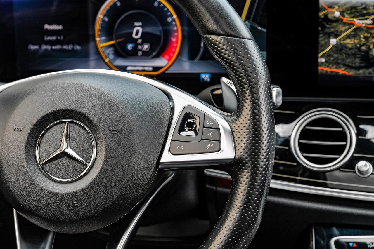 Mercedes-Benz E 63 AMG Vehicle Main Gallery Image 18