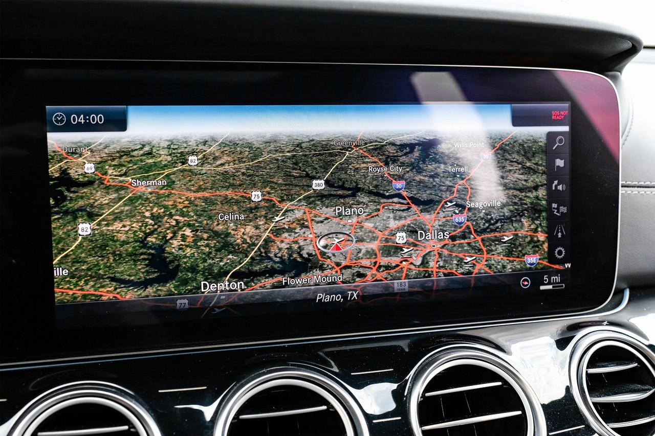 Mercedes-Benz E 63 AMG Vehicle Main Gallery Image 21