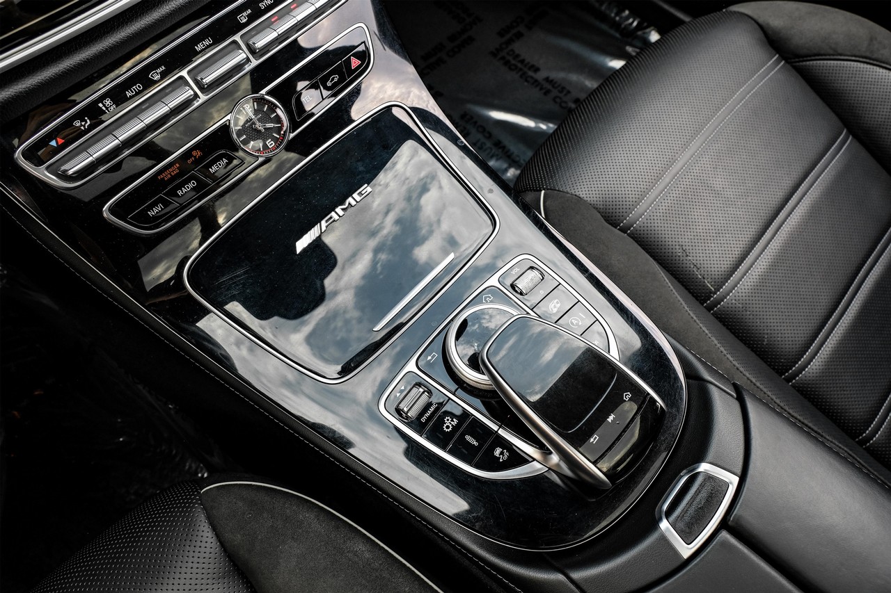 Mercedes-Benz E 63 AMG Vehicle Main Gallery Image 24