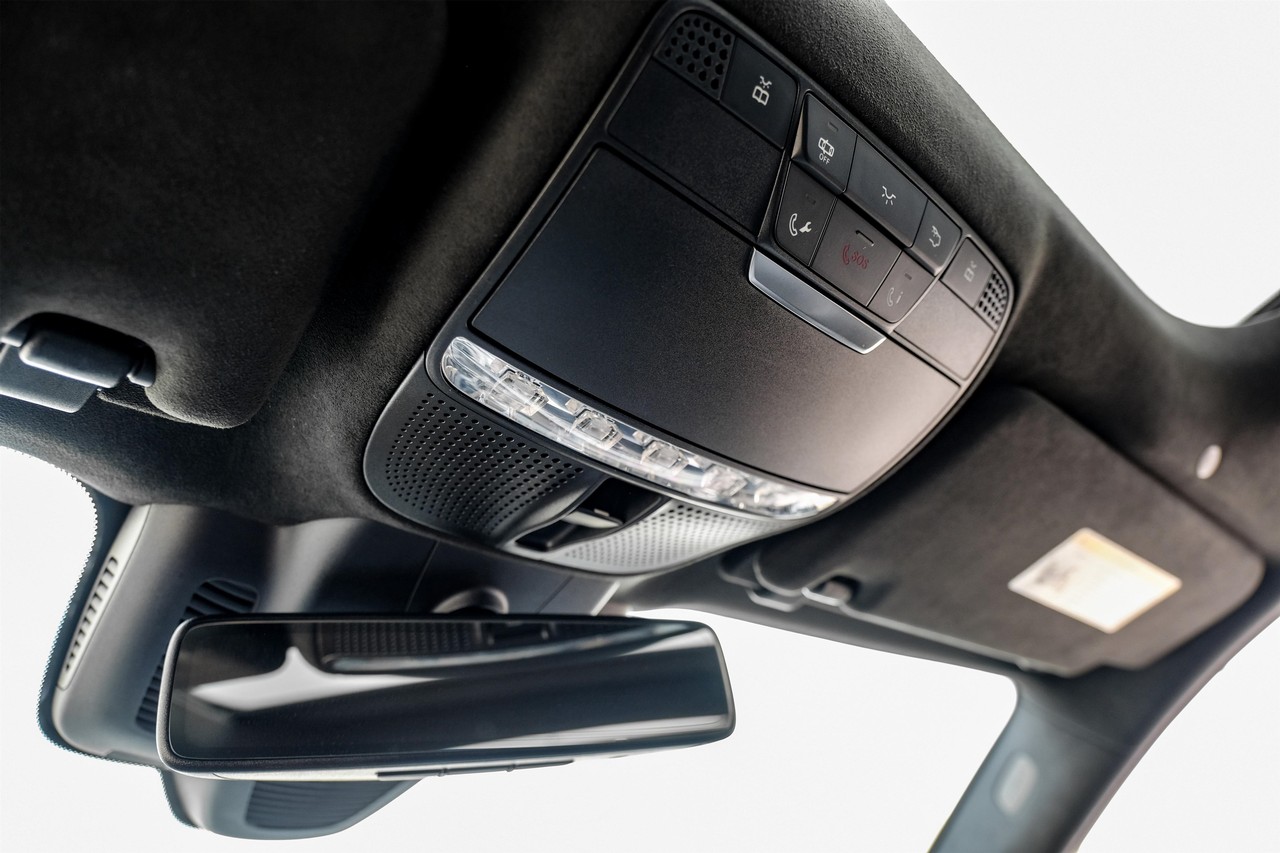 Mercedes-Benz E 63 AMG Vehicle Main Gallery Image 26
