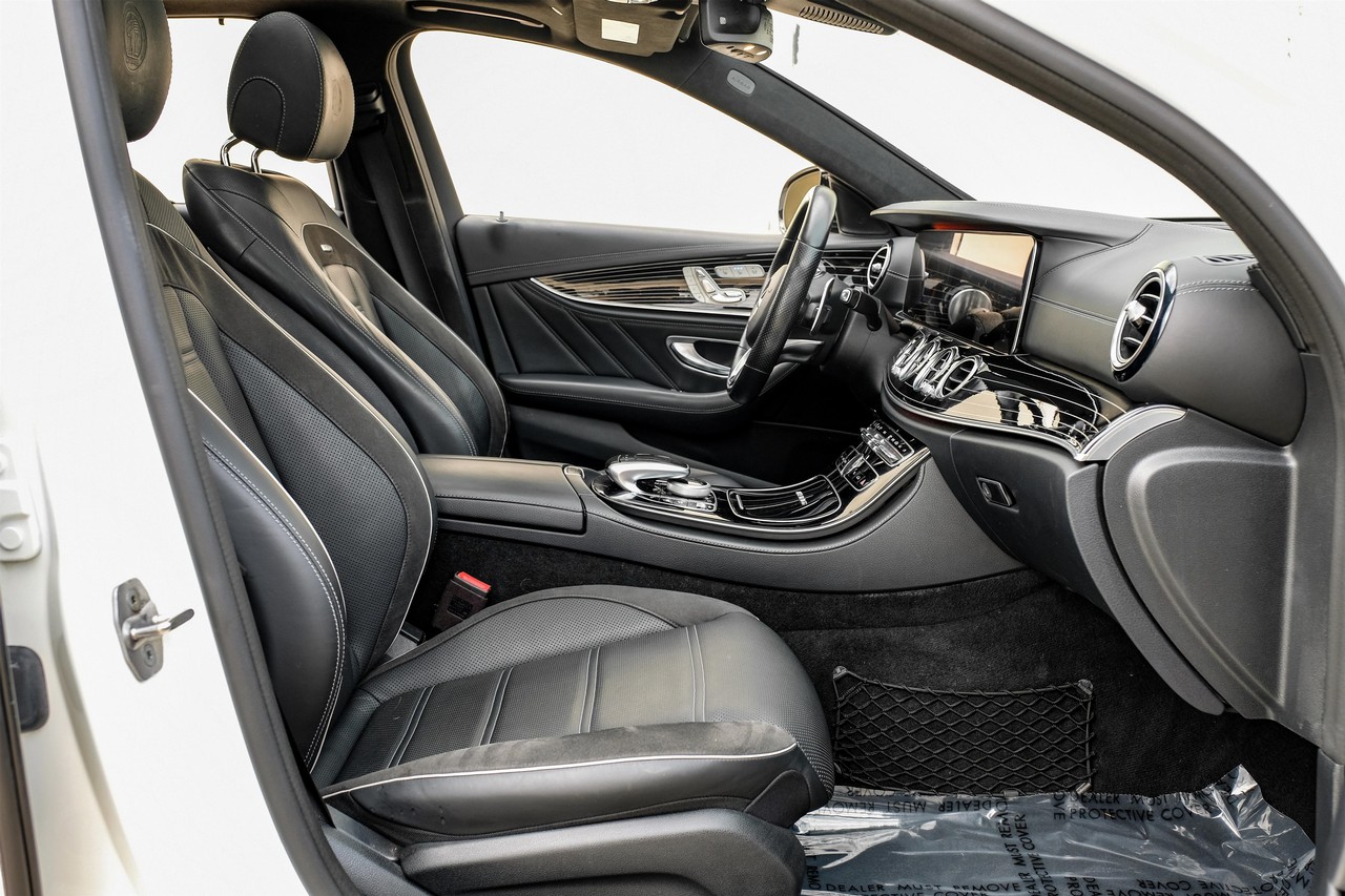 Mercedes-Benz E 63 AMG Vehicle Main Gallery Image 31