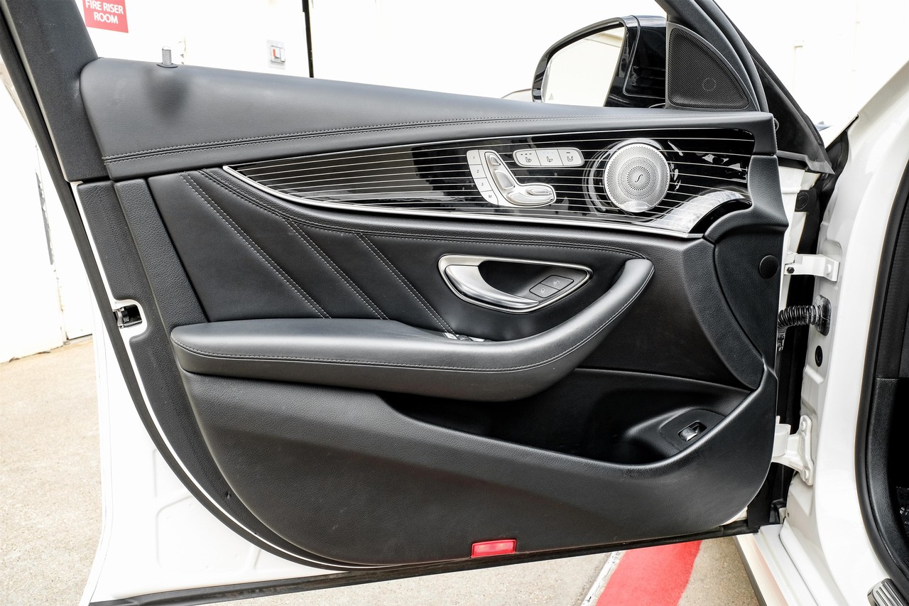 Mercedes-Benz E 63 AMG Vehicle Main Gallery Image 37