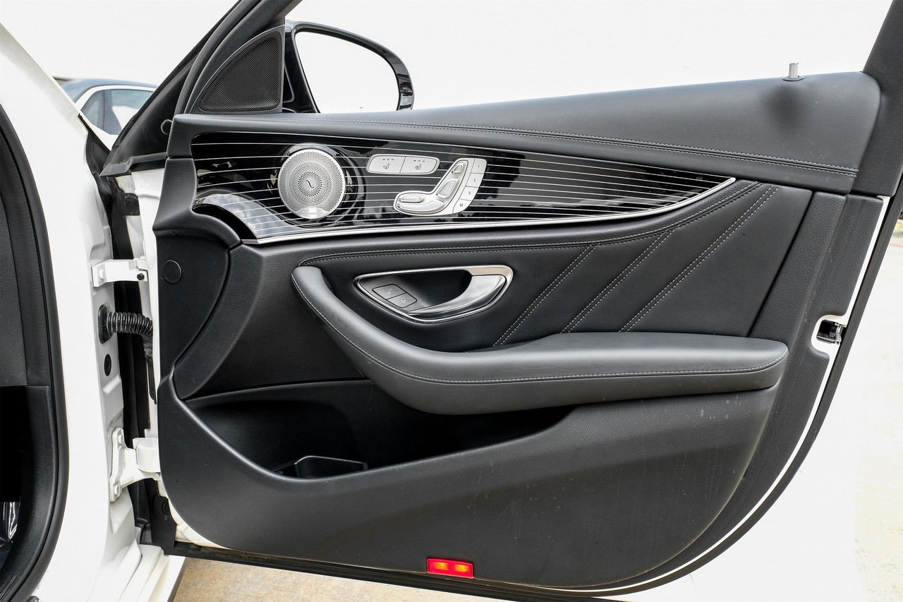 Mercedes-Benz E 63 AMG Vehicle Main Gallery Image 39