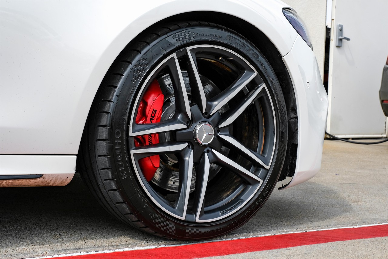 Mercedes-Benz E 63 AMG Vehicle Main Gallery Image 48