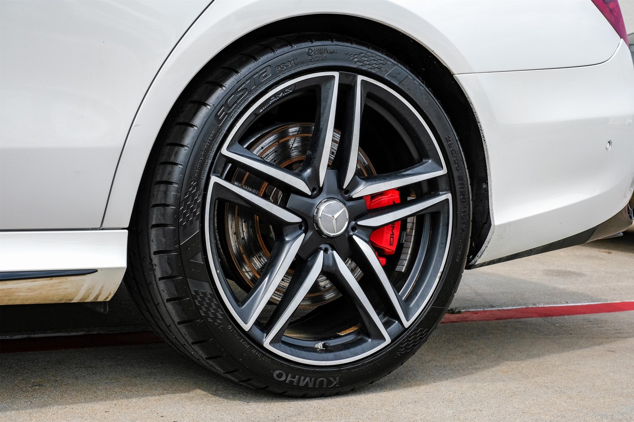 Mercedes-Benz E 63 AMG Vehicle Main Gallery Image 50