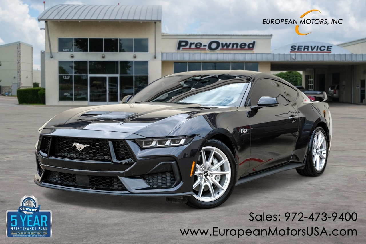 Ford Mustang Vehicle Main Gallery Image 01