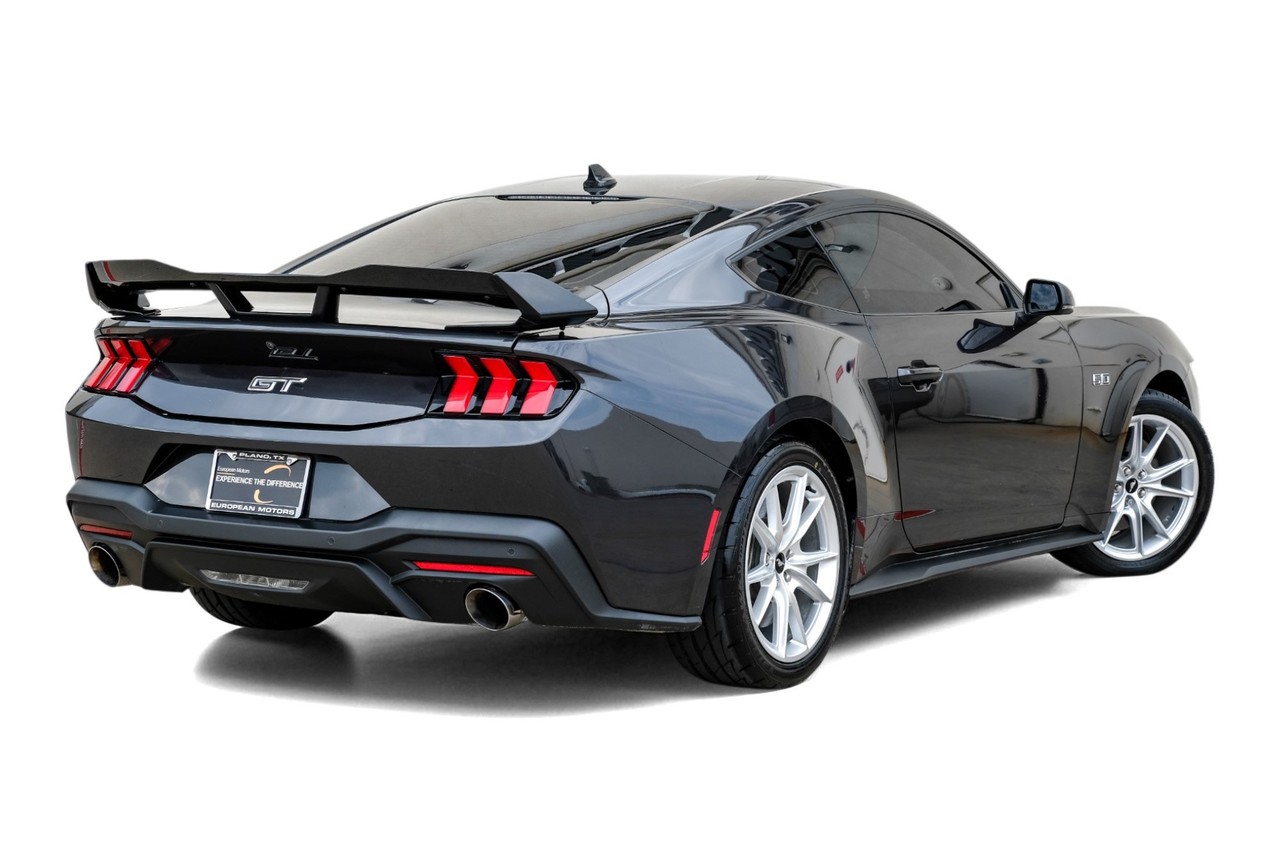 Ford Mustang Vehicle Main Gallery Image 08