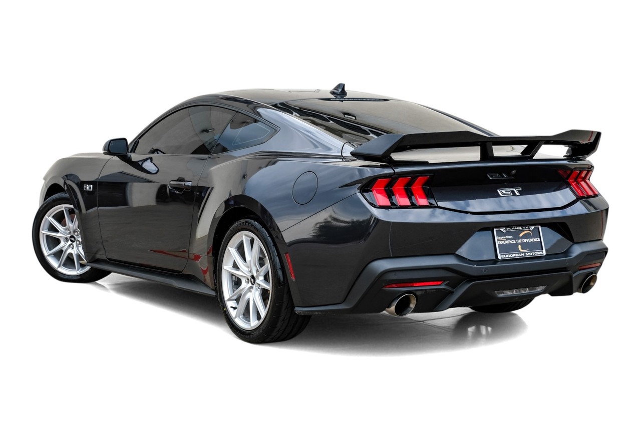 Ford Mustang Vehicle Main Gallery Image 10