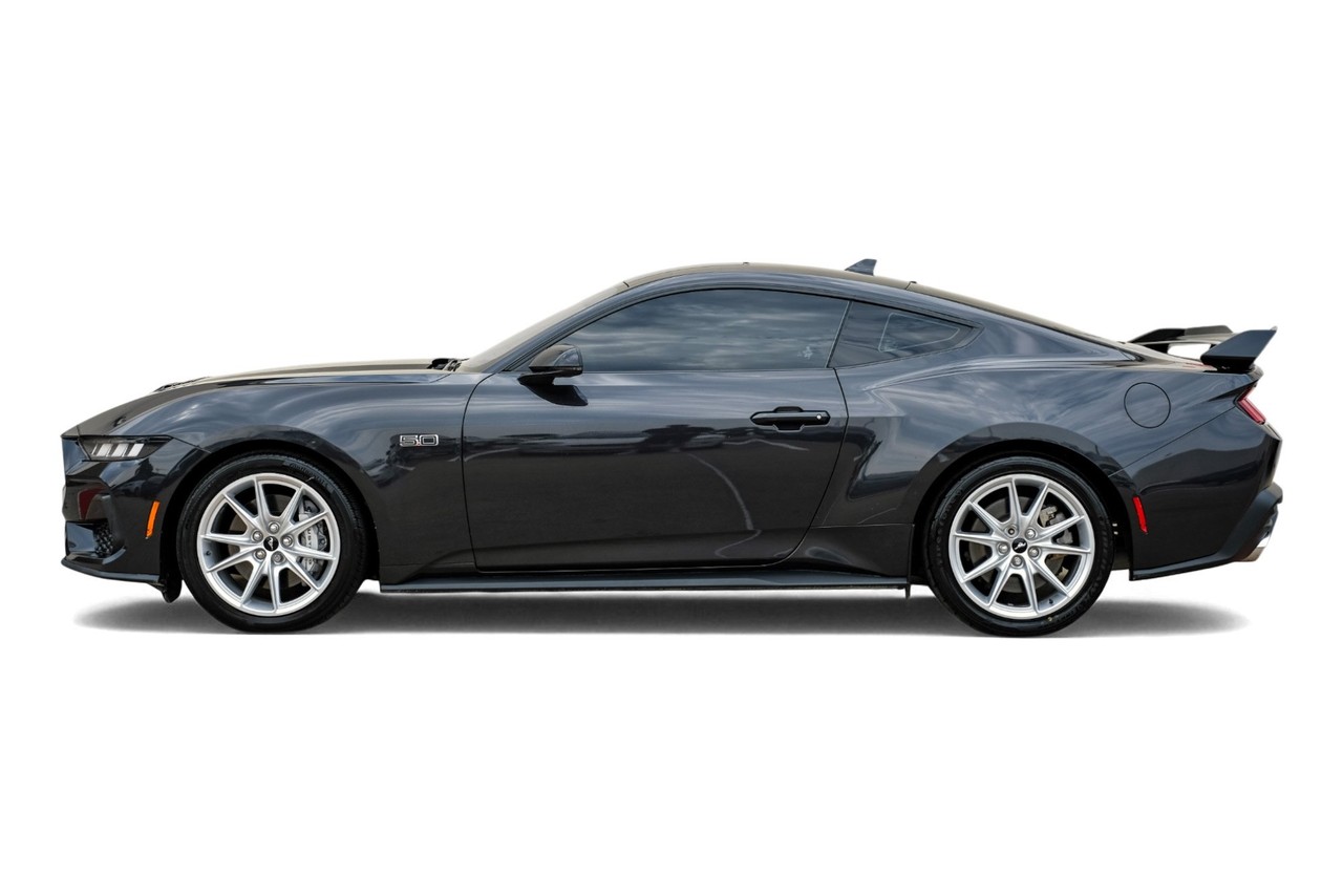 Ford Mustang Vehicle Main Gallery Image 11