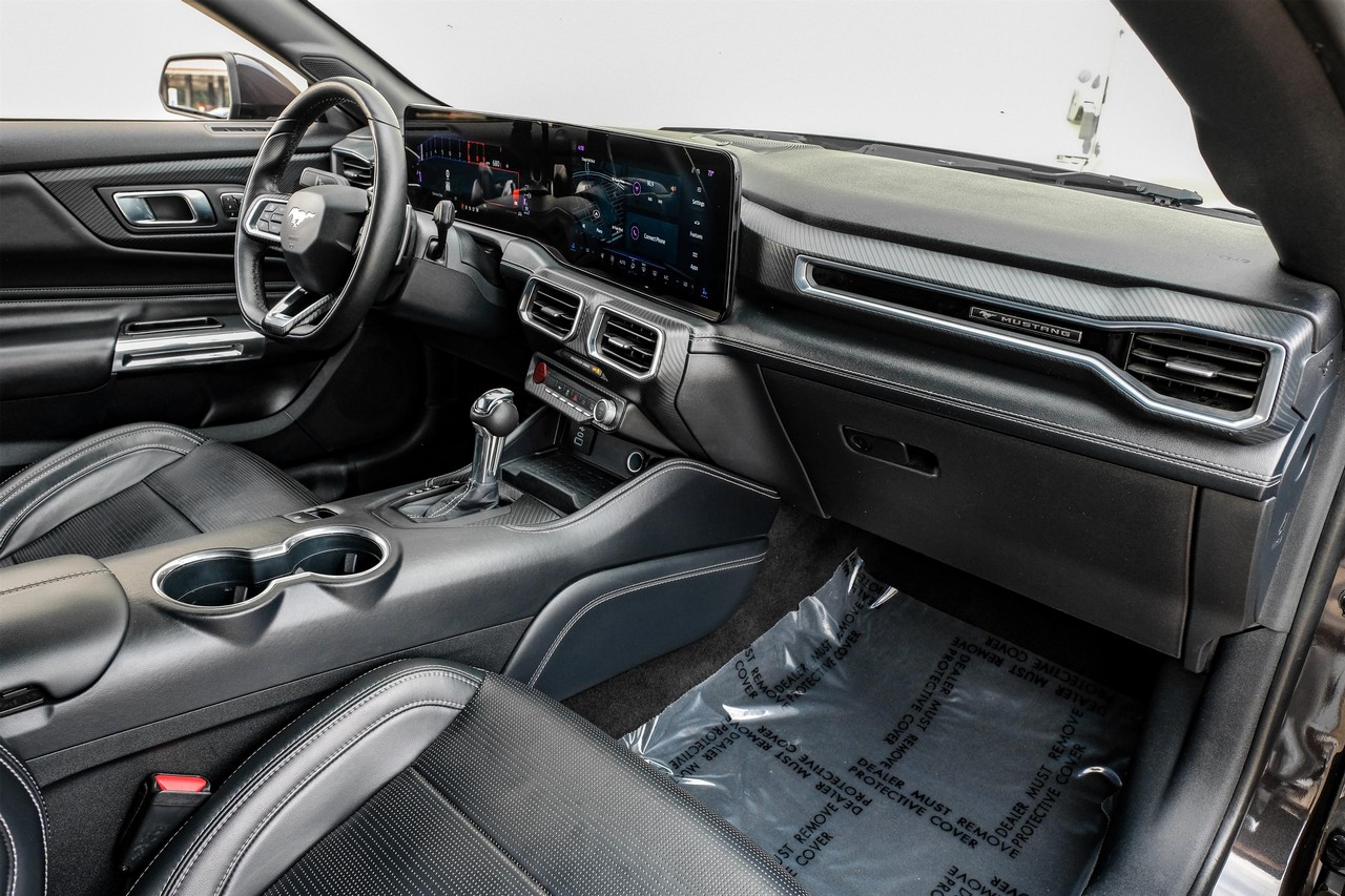 Ford Mustang Vehicle Main Gallery Image 12