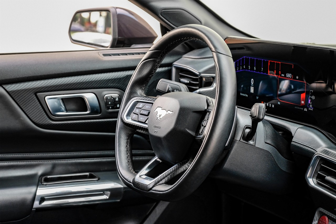 Ford Mustang Vehicle Main Gallery Image 13